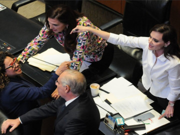 Entre lágrimas, Senado debate la permanencia del Ejército en las calles 