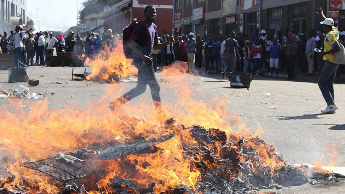 Estalla la violencia en Zimbabwe tras victoria de partido gobernante