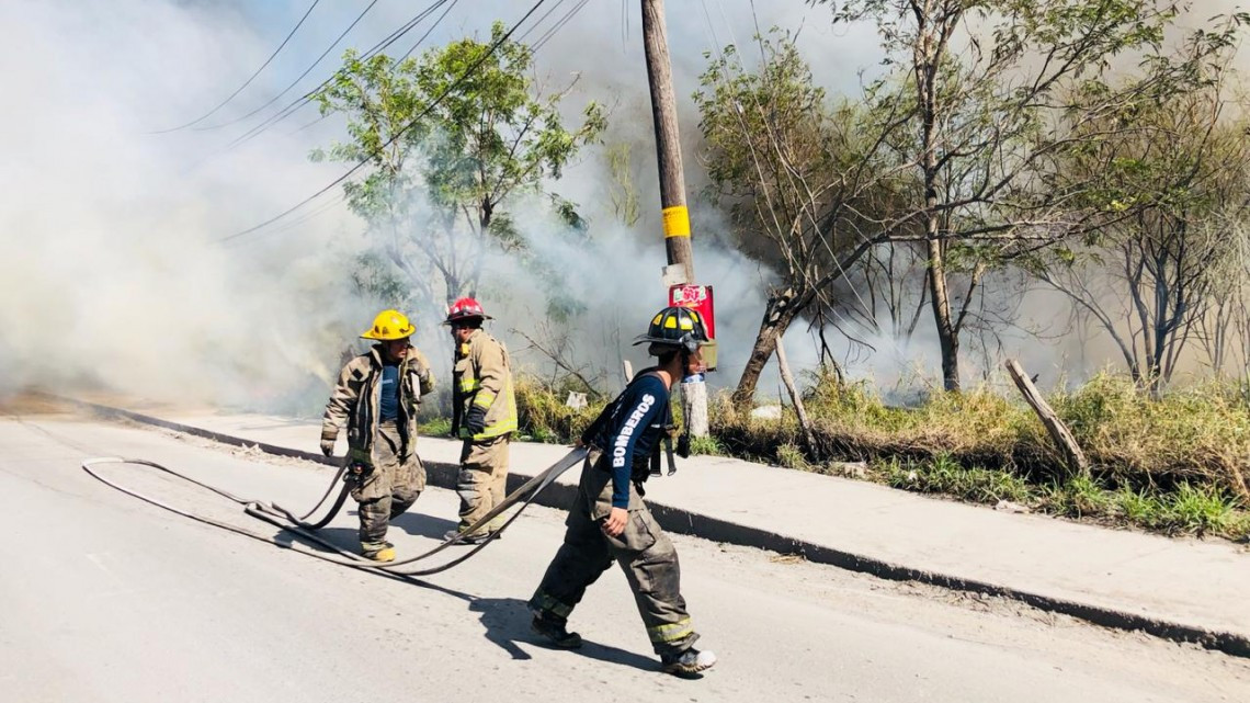 Cierran la Pedro Cárdenas por incendio de zacatal