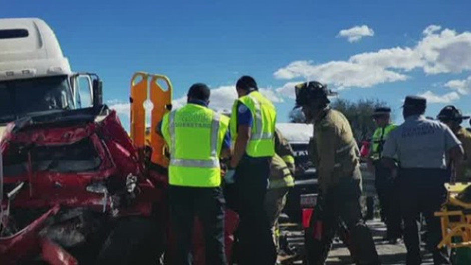 Carambola en la México-Querétaro deja un muerto y al menos 10 heridos