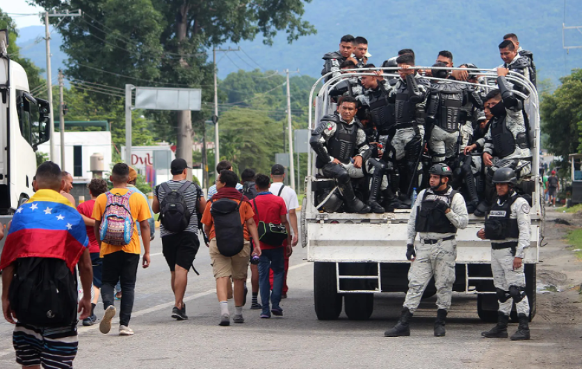 Movilización de 28 mil militares para contener a migrantes es normal: AMLO 