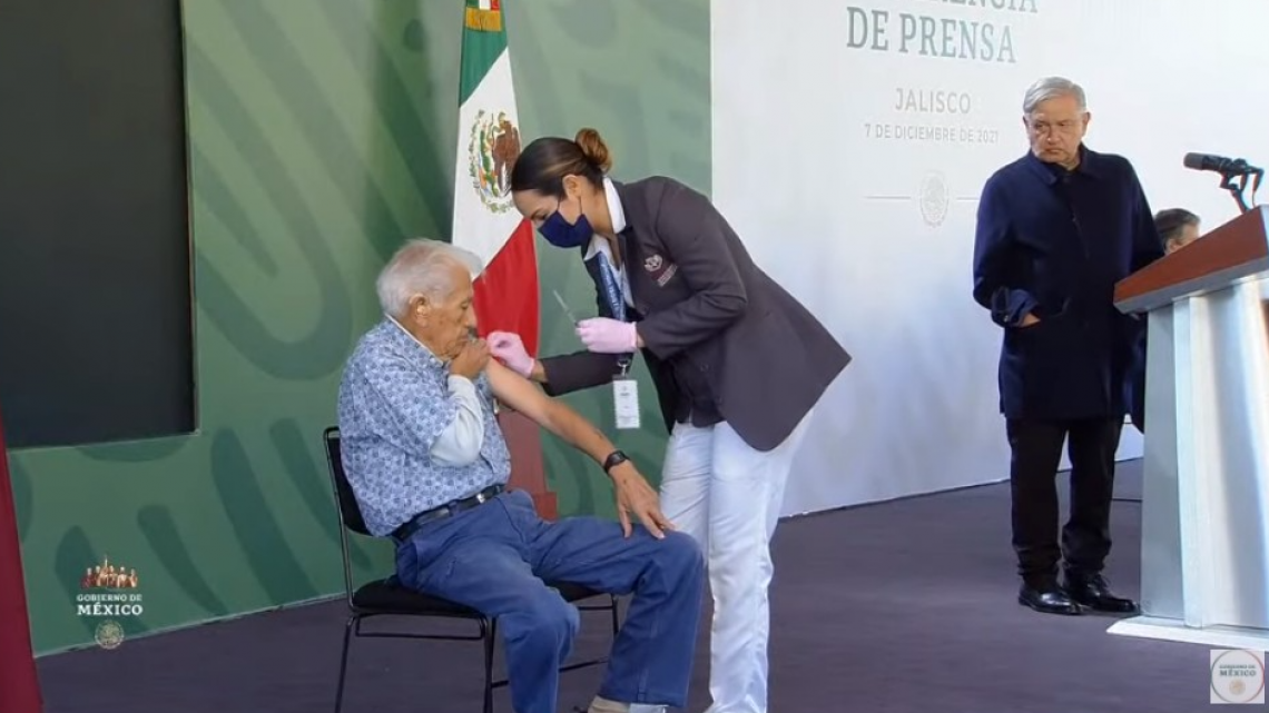 Inicia aplicación de refuerzo de vacuna contra COVId-19 a adultos mayores en México