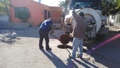 Comapa trabaja con equipo vactor