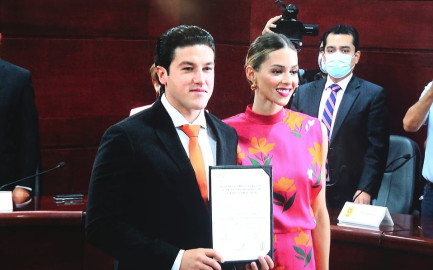 Recibe Samuel García constancia como gobernador electo de N.L.