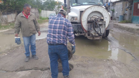 Comapa trabaja con equipo vactor
