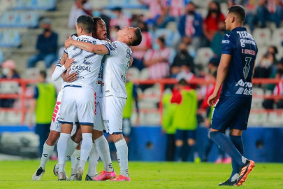 Pachuca golea a Chivas y los elimina de la Liguilla