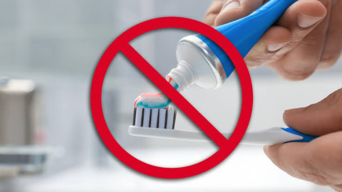 ¿Usas esta pasta dental? Cofepris ordena su retiro por riesgo a la salud