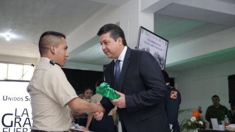 Reconoce FGCV al Ejército Mexicano en su día