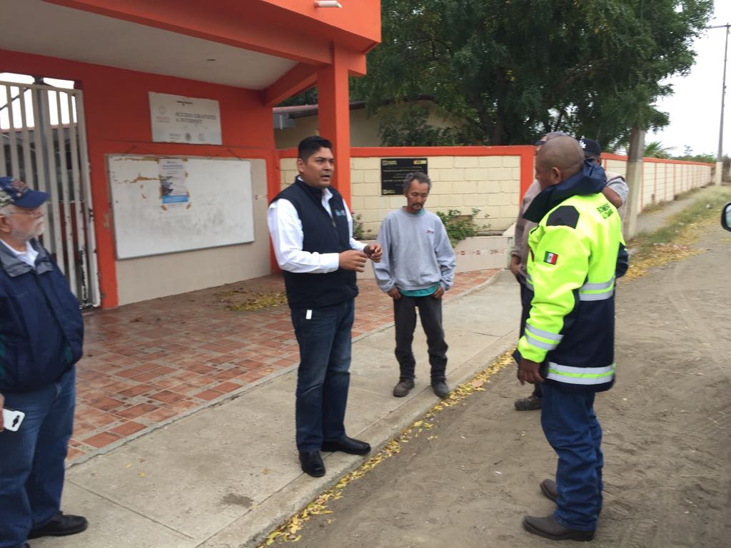 Evacúan escuelas ante presencia de nube tóxica