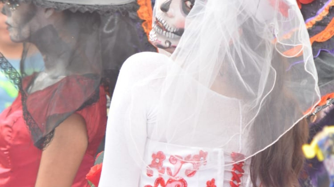 Desfile de Catrinas enaltece tradiciones mexicanas