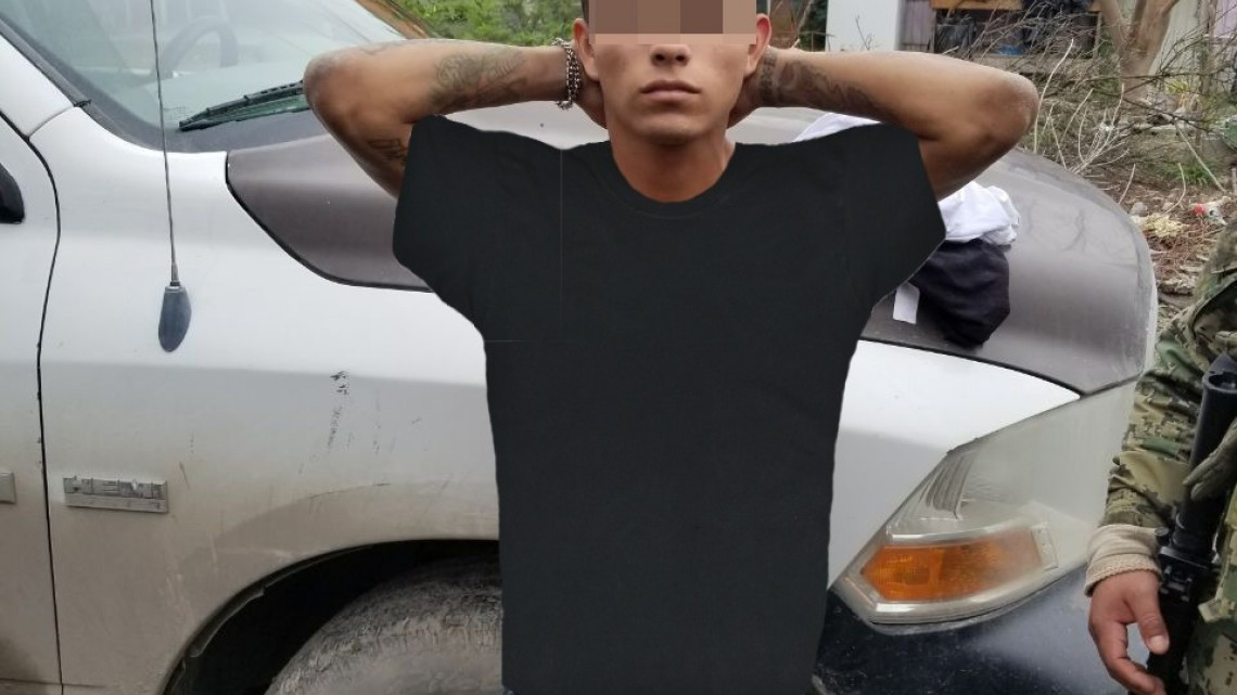 Aseguran camionetas y detienen a presuntos integrantes de grupo delincuente