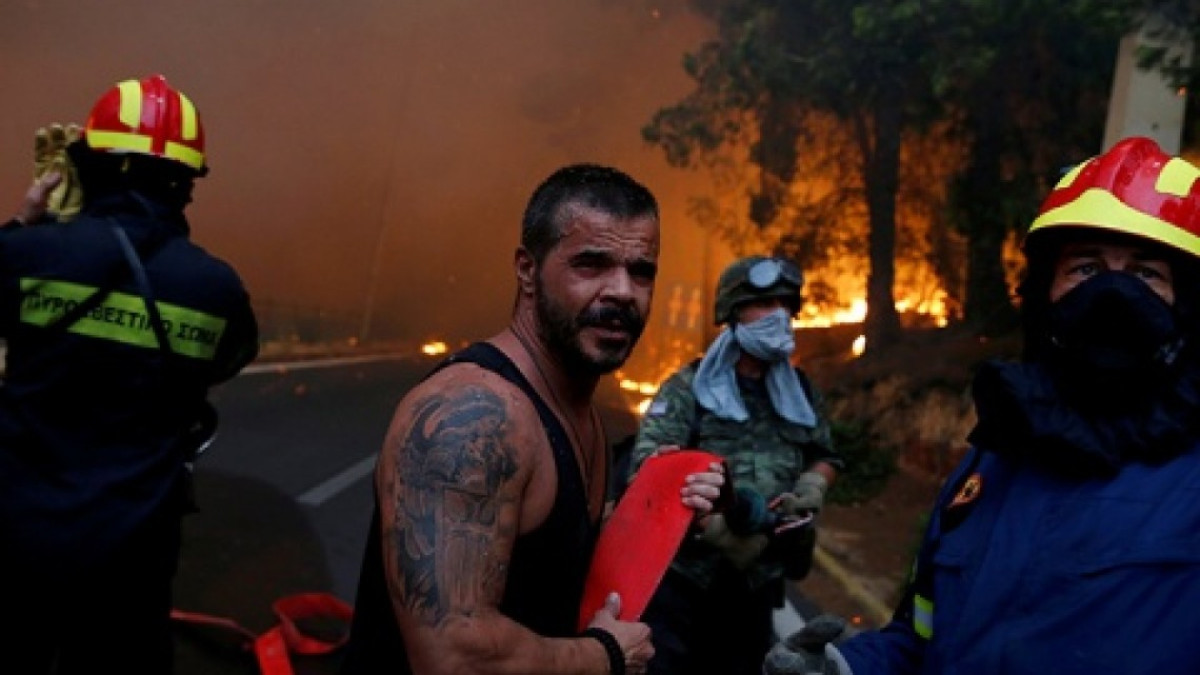 Aumenta a 7 la cifra de muertos por incendios en Grecia