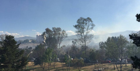 Se incendia reserva de la UNAM; bomberos trabajan para contener las llamas