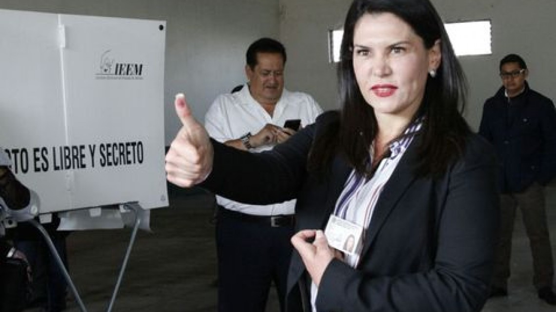 La candidata Teresa Castell vota en Lerma