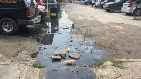 Proponen aplicar fuertes multas a quienes tiren basura en canales pluviales
