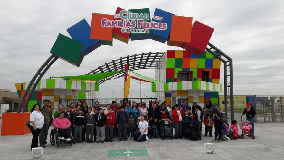 Visitan pequeños "Ciudad de las Familias Felíces"