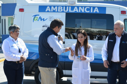 Entrega Gobernador 3 nuevas ambulancias 