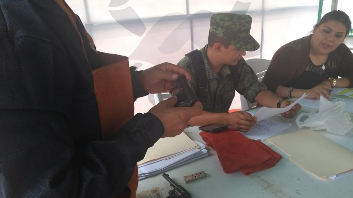 Intercambian hasta granadas de fragmentación por dinero en efectivo 