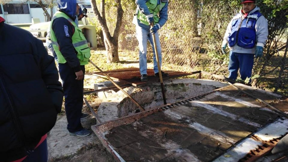 Comapa trabaja con equipo vactor