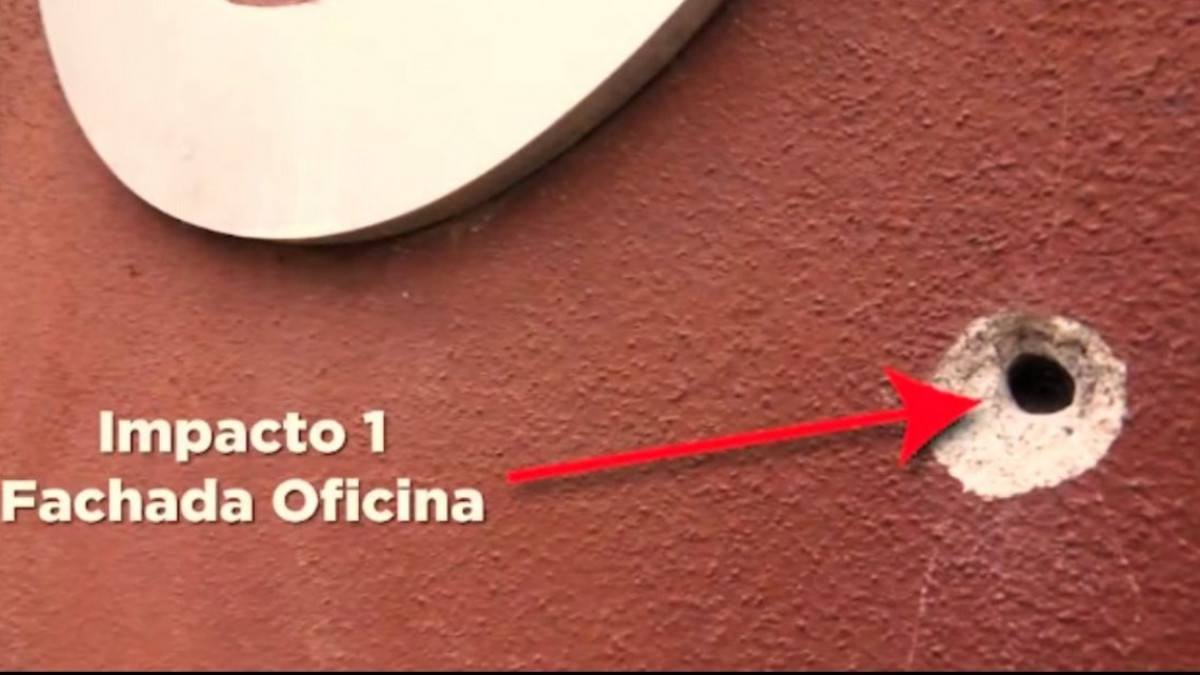 Denuncia Lalo Gattás que el fin de semana pasado balearon su oficina