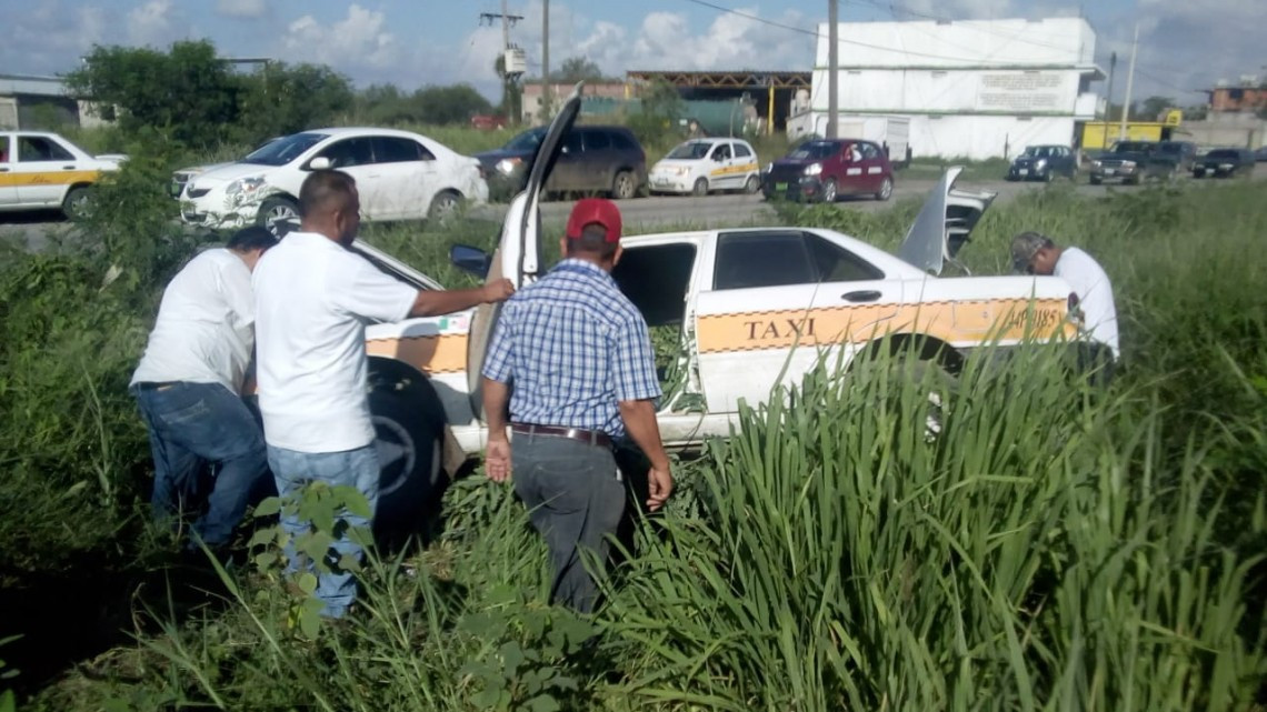 Estudiantes resultan lesionados tras participar en fuerte choque