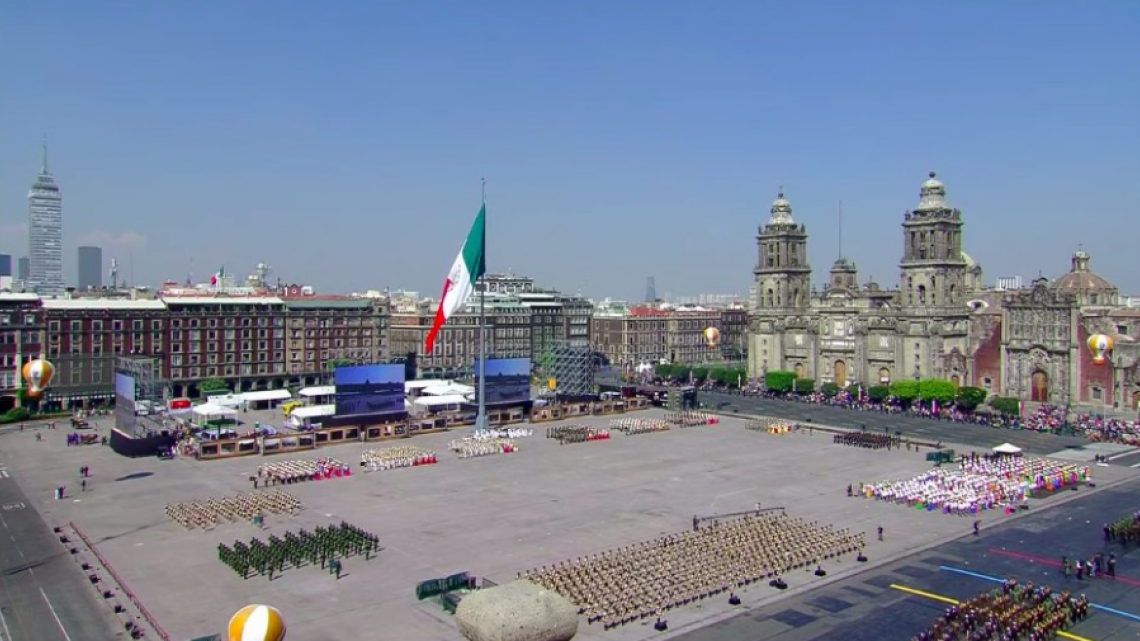 Así se vive el Desfile por el 111 Aniversario de la Revolución Mexicana encabezada por AMLO 