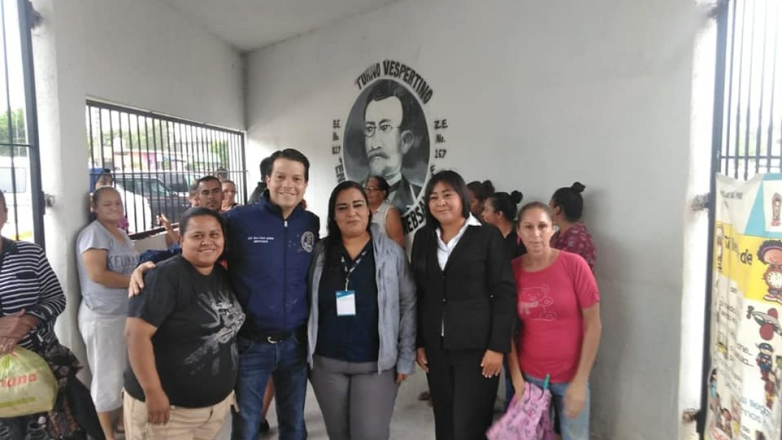 Entregan apoyo en pintura a escuela primaria