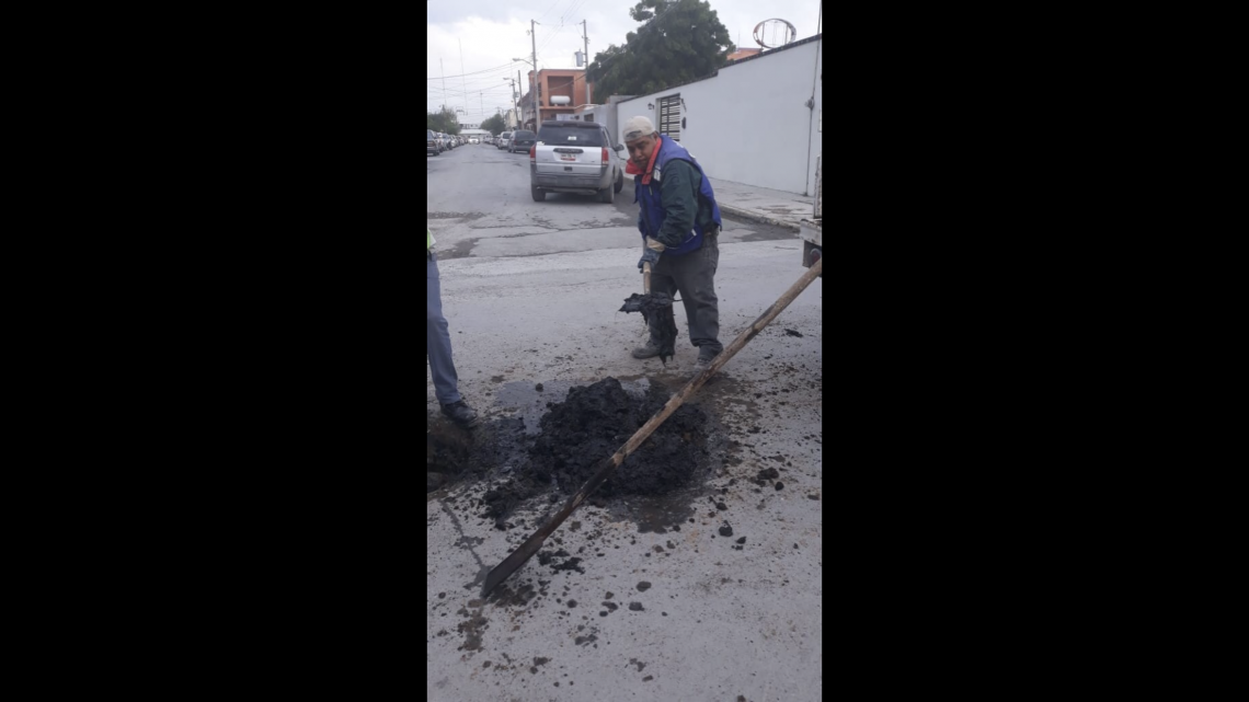 COMAPA da mantenimiento a red de drenaje en la colonia Longoria 