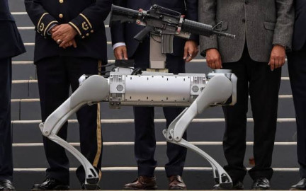 Zacatecas evalúa incorporar perro robot armado para operativos de seguridad