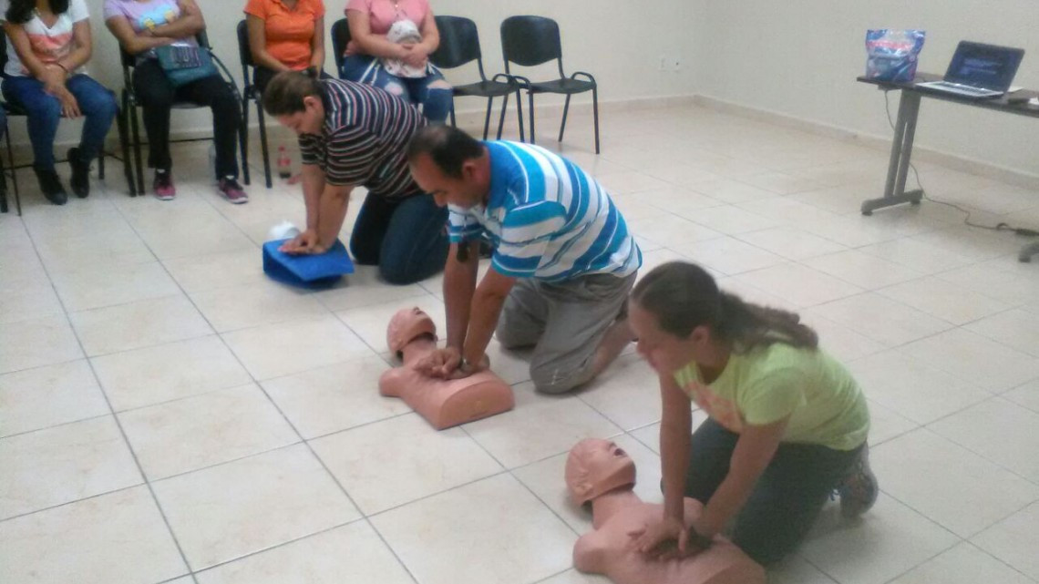 Capacitan a personal encargado de campamentos de verano