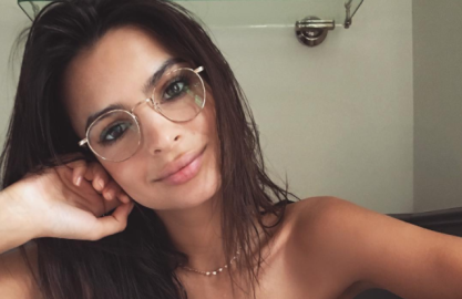 Emily Ratajkowski publica sensual foto en Instagram para celebrar que llegó a 10 millones de seguidores