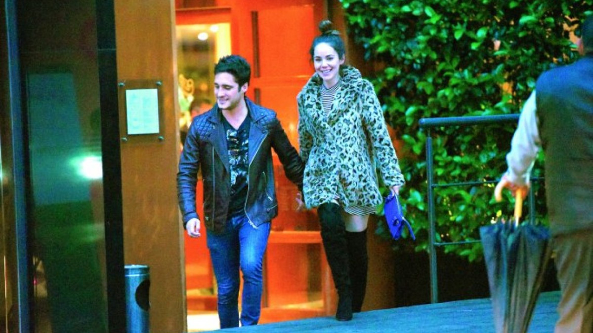 Diego Boneta y Camila Sodi fueron captados nuevamente demostrando su amor