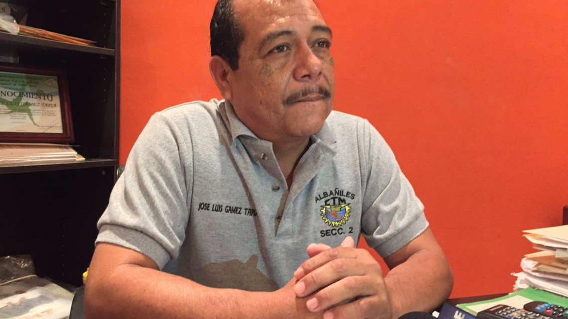 Celebran albañiles su día con empleo