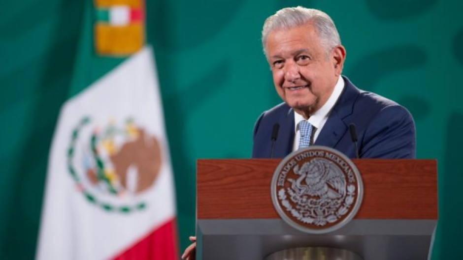 Felicita AMLO a atletas de tiro con arco y clavados por su medalla de bronce 