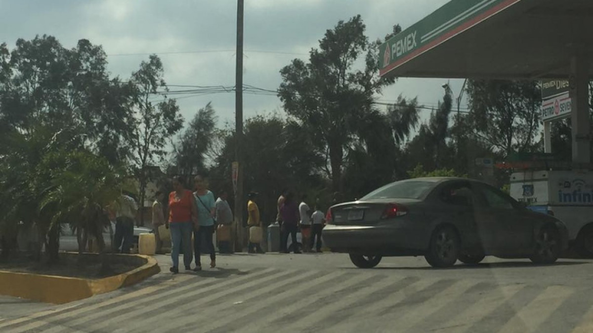 Cierre de gasolinas provoca caos en Matamoros 