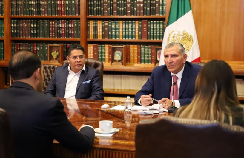 Celebra AMLO reunión líderes panistas con SEGOB