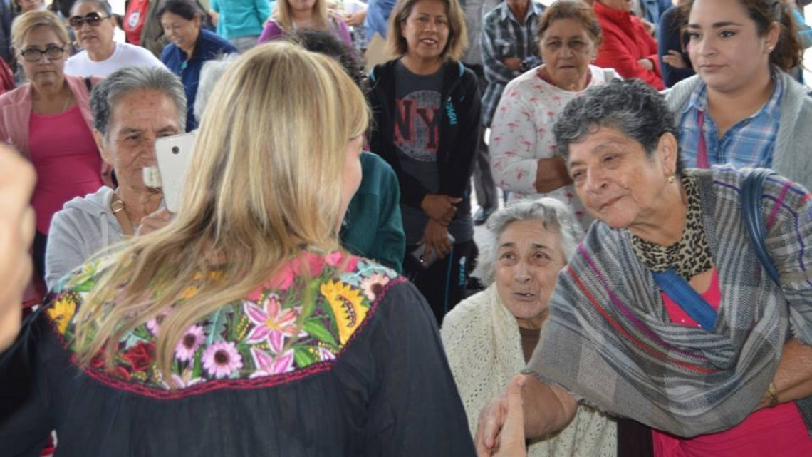 Asiste alcaldesa a entrega de apoyos de “El Adulto Mayor”