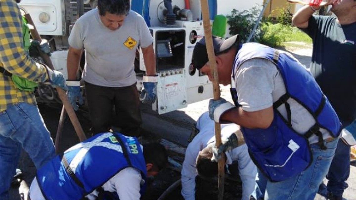 Comapa trabaja con equipo vactor