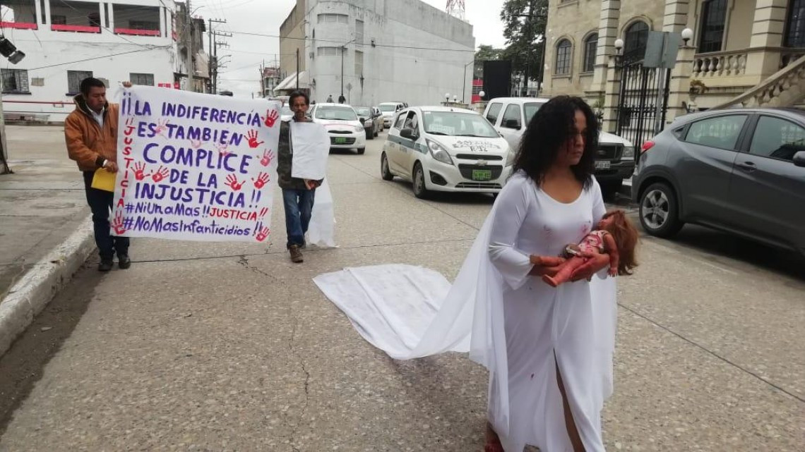 Protesta activista ante indiferencia de autoridades por caso de niña violada y asesinada