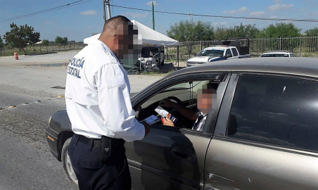 PE entrega trípticos con números de emergencia