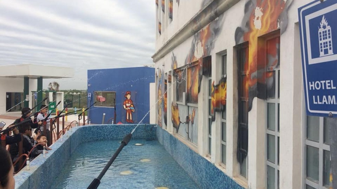 Visitan pequeños "Ciudad de las Familias Felíces"