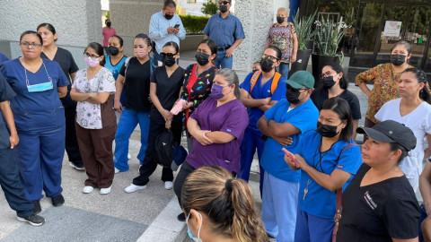Protestan por entrega de plazas de salud a familiares de líderes sindicales 