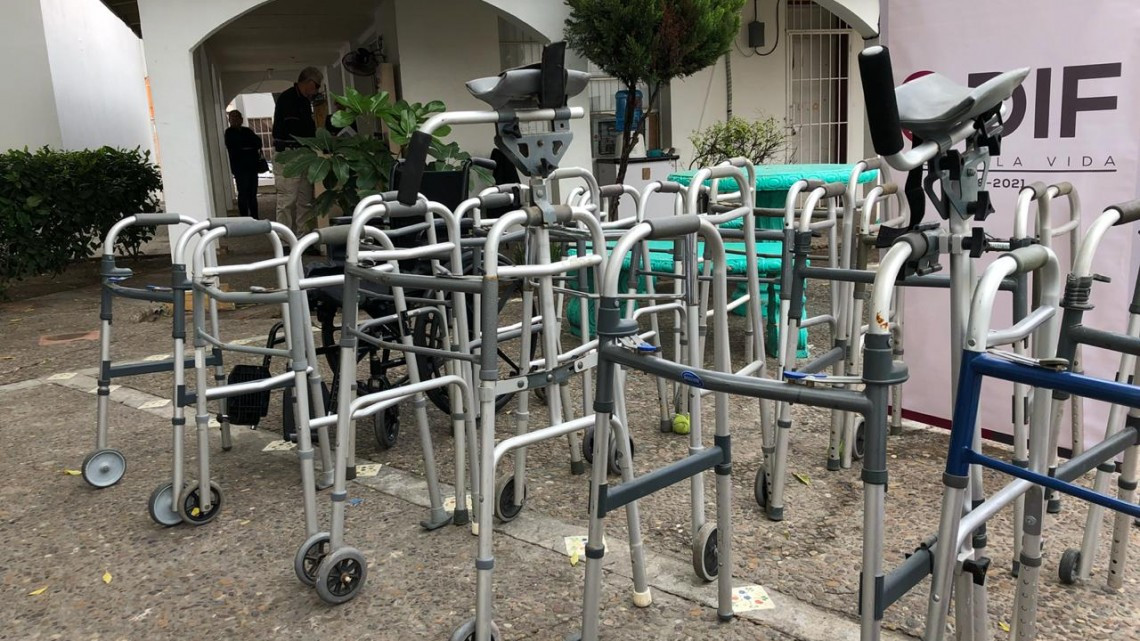 Entrega DIF aparatos funcionales a personas con discapacidad 