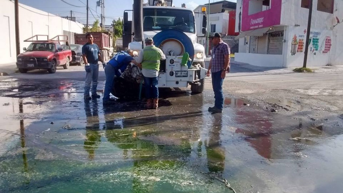 Comapa trabaja con equipo vactor
