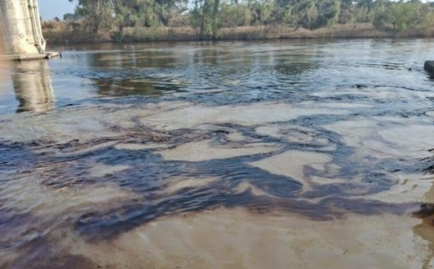 Pemex recupera 345 mil litros de crudo en el río Pantepec, Veracruz