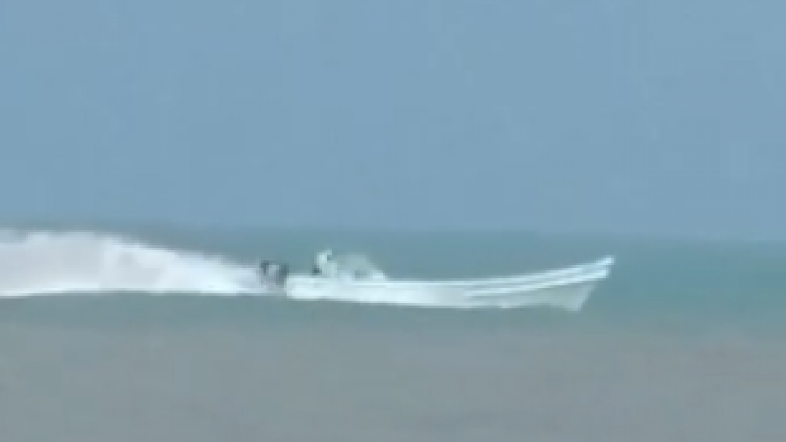 Persecución de lancha con droga en Isla del Padre   