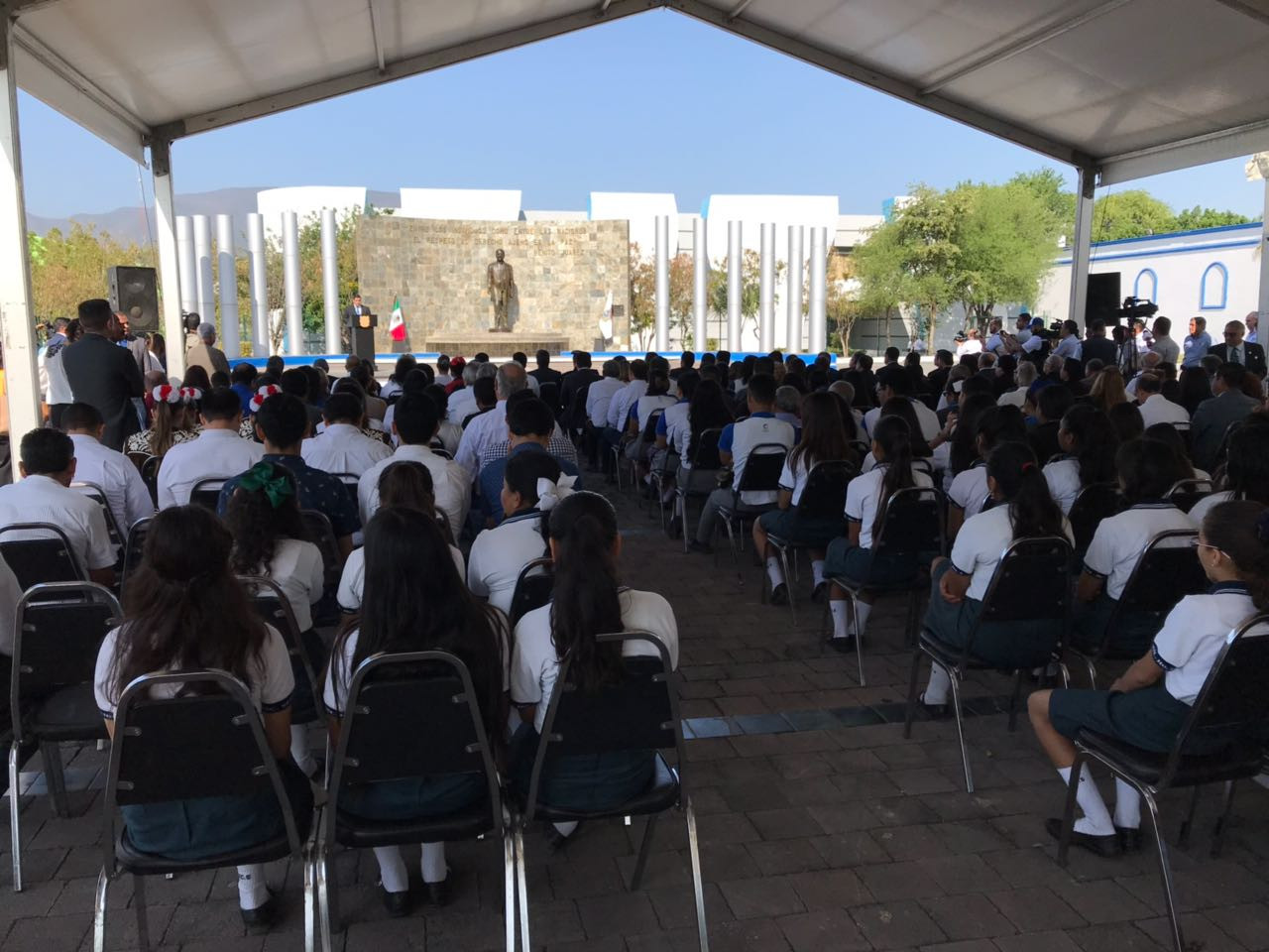 Recuerdan a Benito Juárez en el 212 aniversario de su natalicio