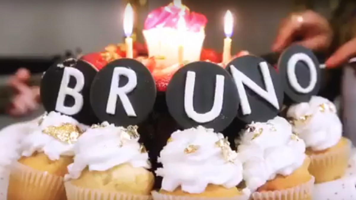 Ed Sheeran le canta Feliz cumpleaños a Bruno Mars