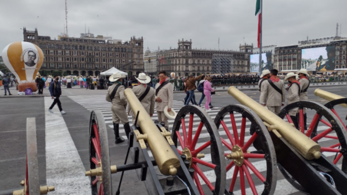 Así se vive el Desfile por el 111 Aniversario de la Revolución Mexicana encabezada por AMLO 