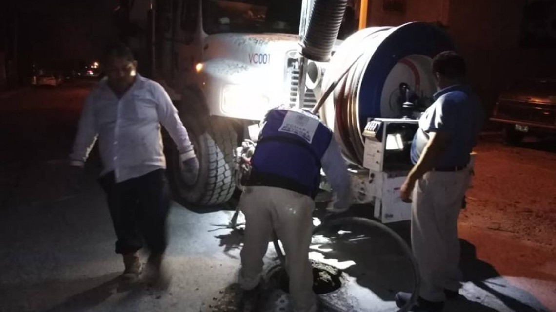 Comapa trabaja con equipo vactor